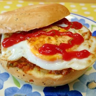 キーマカレー＆目玉焼きのサンド